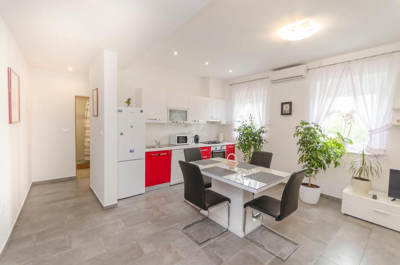 Apartment Luka Rupe エクステリア 写真