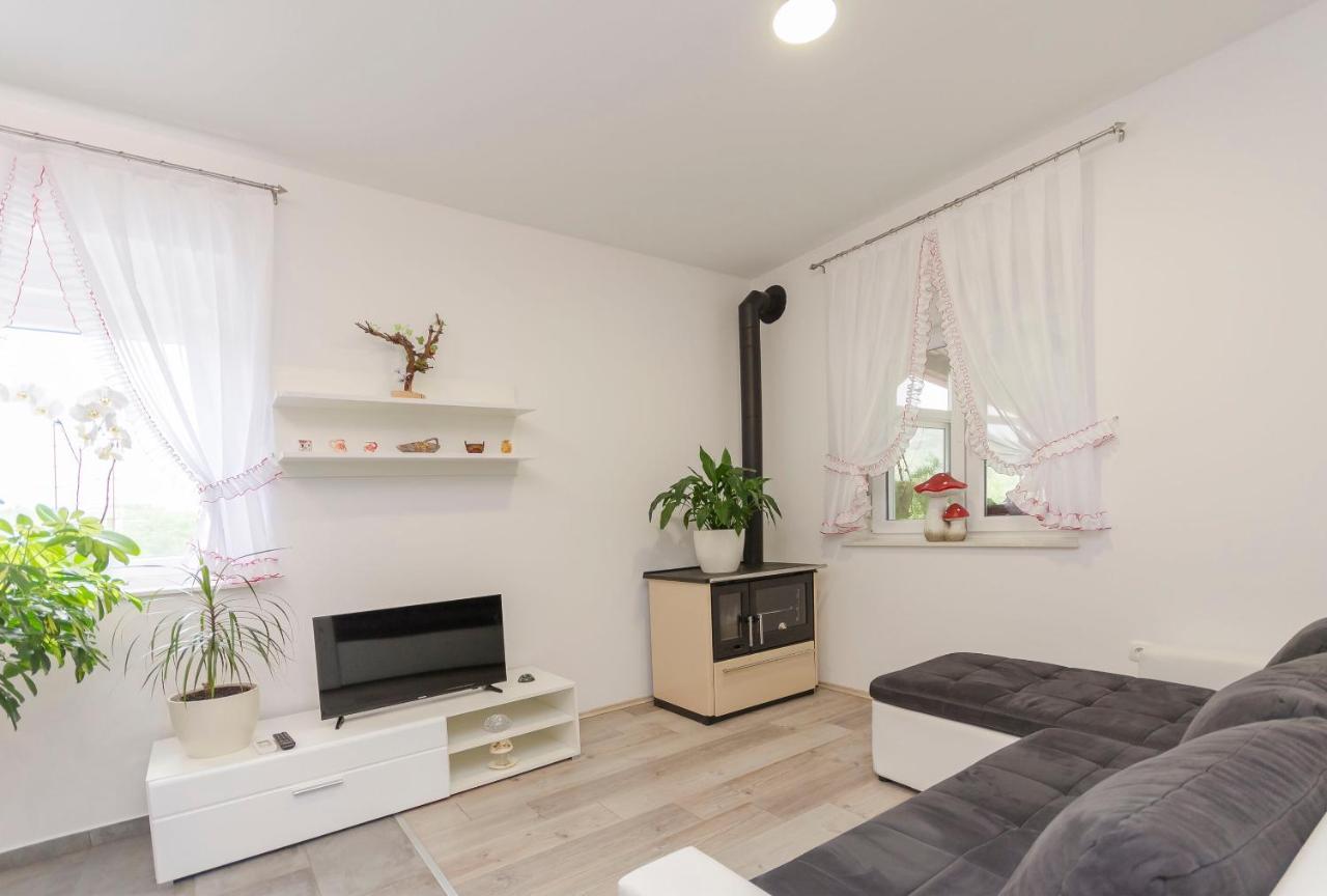 Apartment Luka Rupe エクステリア 写真