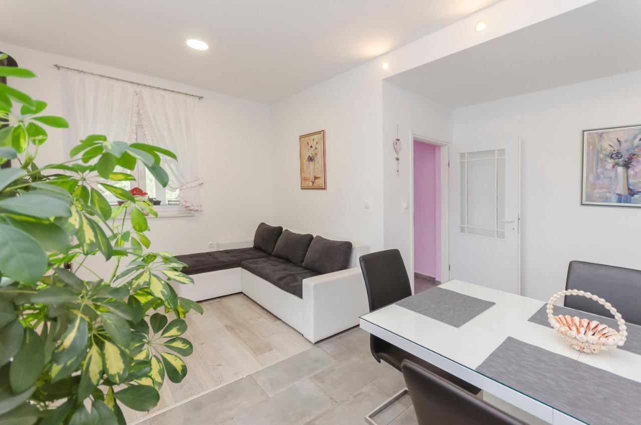 Apartment Luka Rupe エクステリア 写真